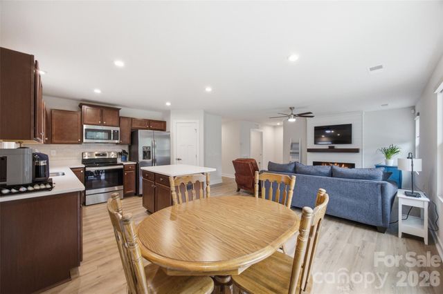 4104 Mackinnon Drive, Charlotte, NC 28214