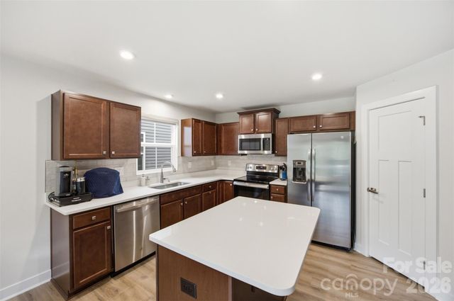 4104 Mackinnon Drive, Charlotte, NC 28214