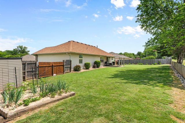 3172 W Grandview Street, Springfield, MO 65803