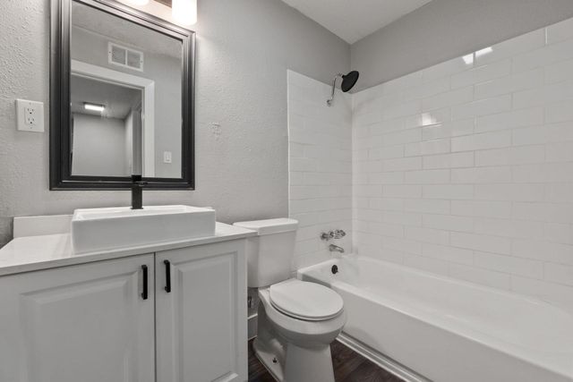 1220 W Anderson LN 108, Austin, TX 78757