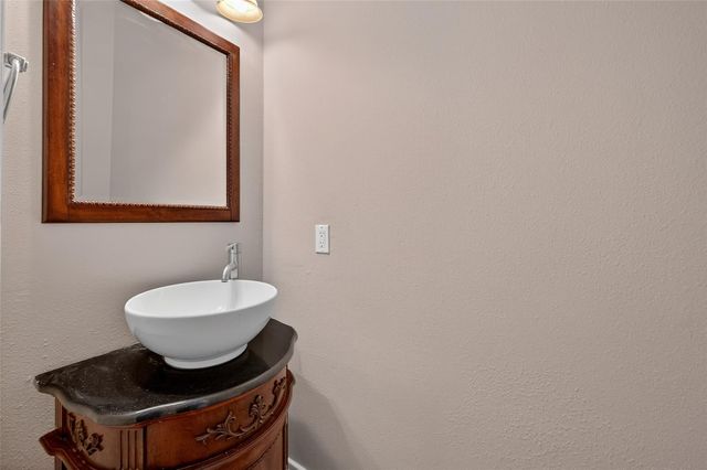 1015 Stanford Street, Houston, TX 77019