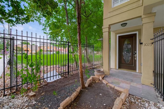 1015 Stanford Street, Houston, TX 77019