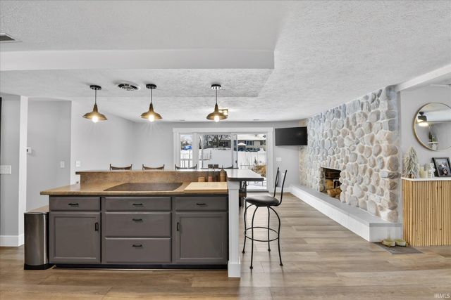 6010 S 020 West, Wolcottville, IN 46795