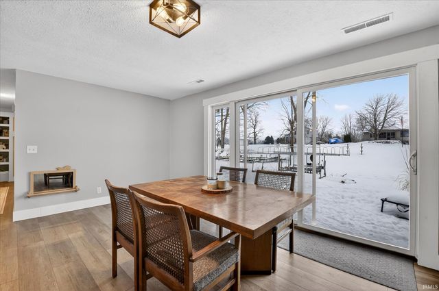 6010 S 020 West, Wolcottville, IN 46795