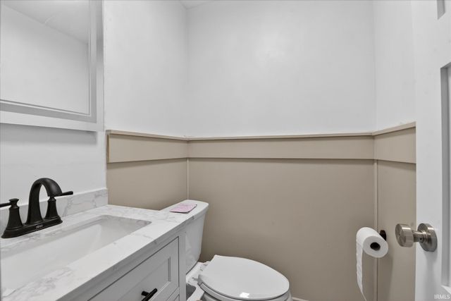 6010 S 020 West, Wolcottville, IN 46795