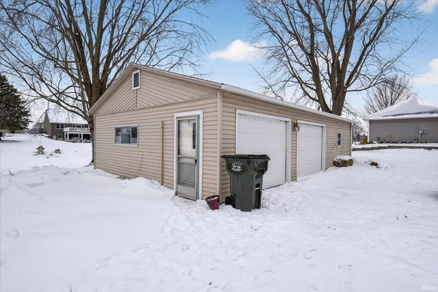 6010 S 020 West, Wolcottville, IN 46795