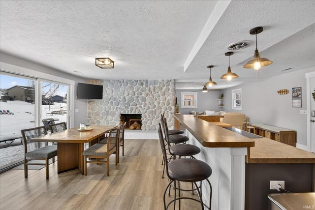 6010 S 020 West, Wolcottville, IN 46795