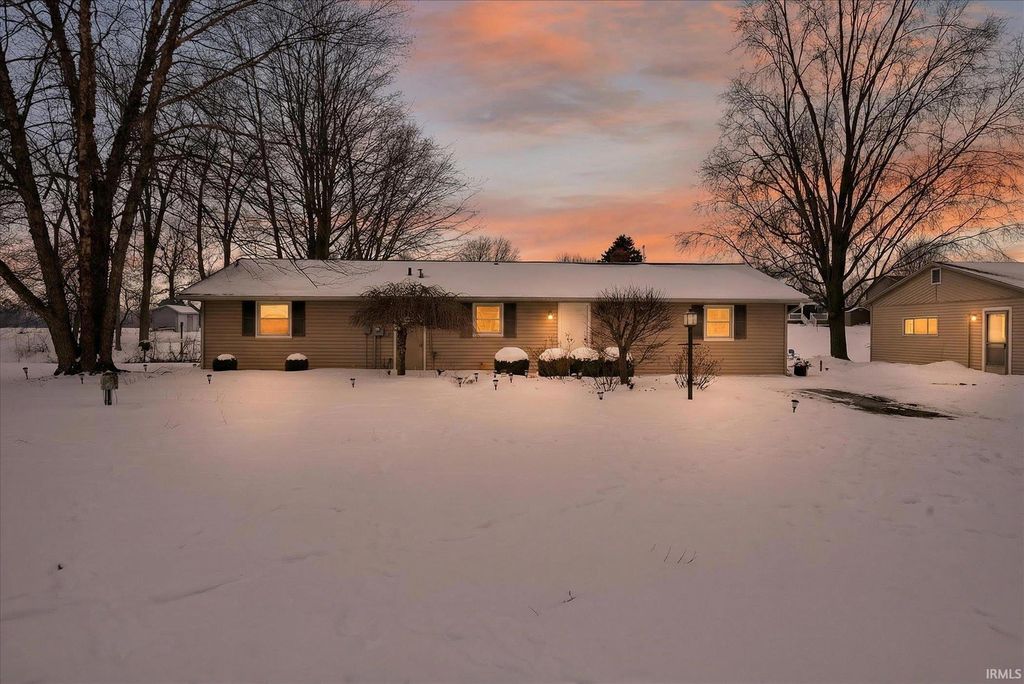 6010 S 020 West, Wolcottville, IN 46795