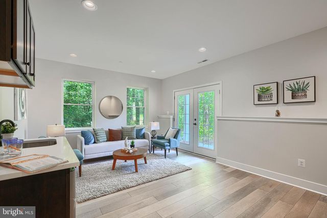21 JACKSON AVE, Glen Burnie, MD 21061
