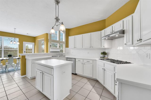 3612 W Pine Orchard Drive, Pearland, TX 77581