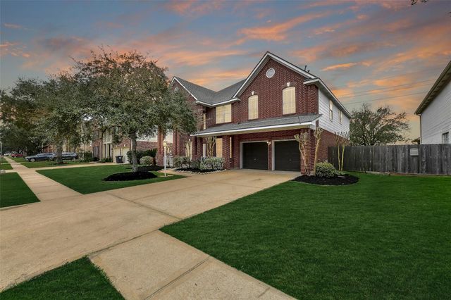 3612 W Pine Orchard Drive, Pearland, TX 77581