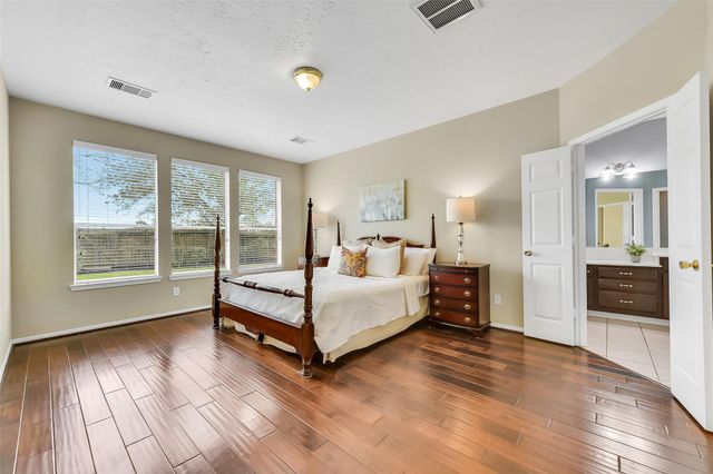 3612 W Pine Orchard Drive, Pearland, TX 77581