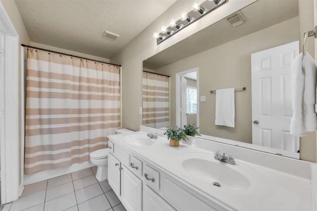 3612 W Pine Orchard Drive, Pearland, TX 77581