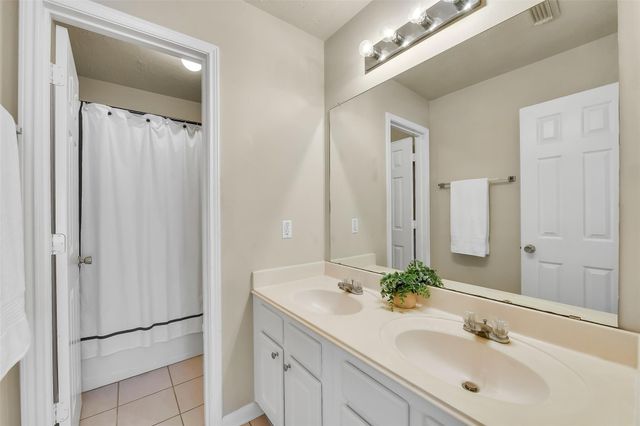 3612 W Pine Orchard Drive, Pearland, TX 77581