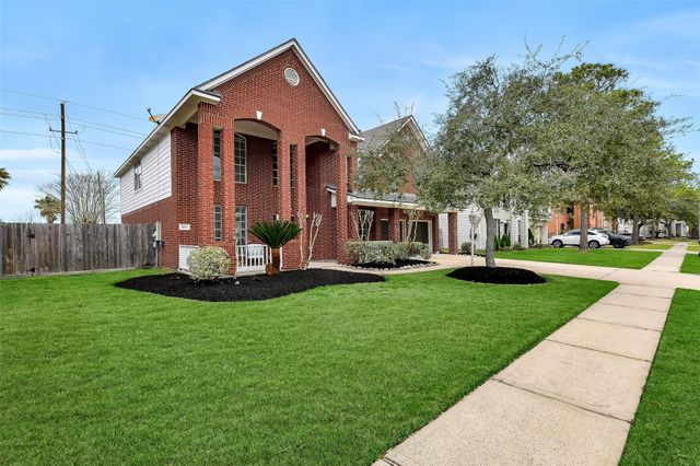 3612 W Pine Orchard Drive, Pearland, TX 77581