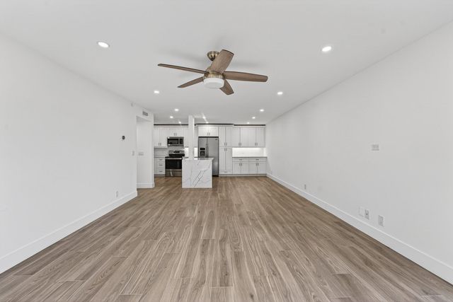 1206 S Lake Drive 203, Lantana, FL 33462