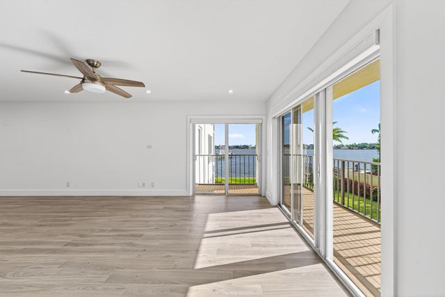 1206 S Lake Drive 203, Lantana, FL 33462