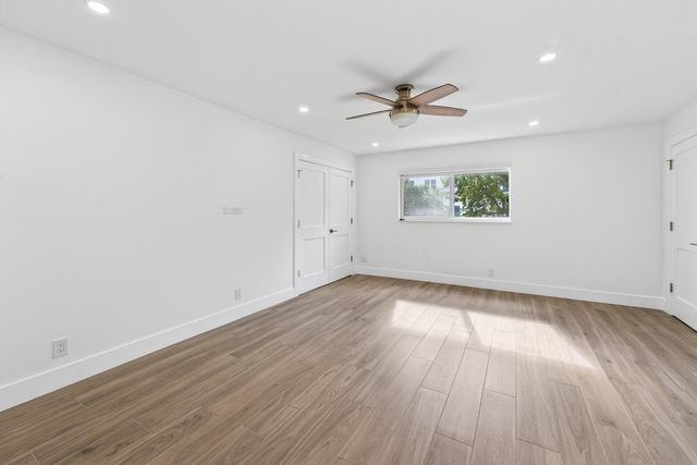 1206 S Lake Drive 203, Lantana, FL 33462