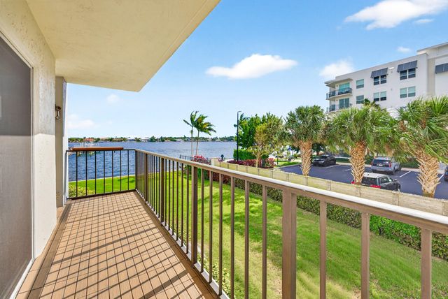 1206 S Lake Drive 203, Lantana, FL 33462