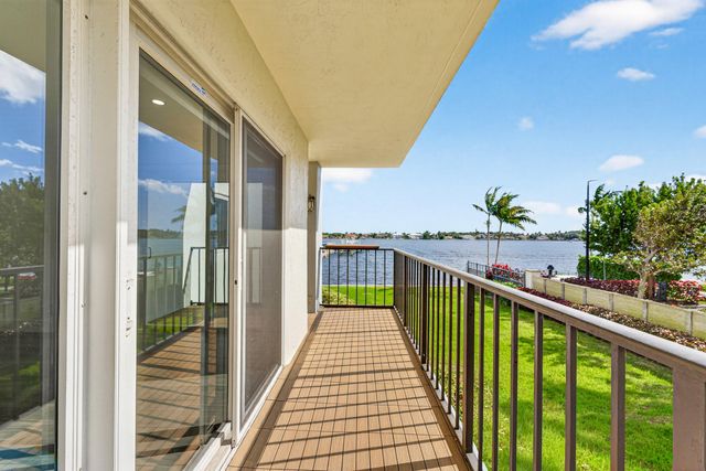 1206 S Lake Drive 203, Lantana, FL 33462