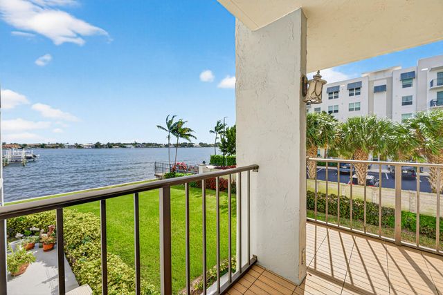 1206 S Lake Drive 203, Lantana, FL 33462