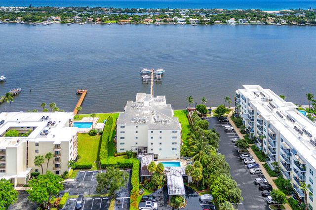 1206 S Lake Drive 203, Lantana, FL 33462