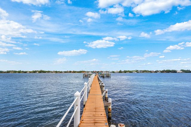 1206 S Lake Drive 203, Lantana, FL 33462