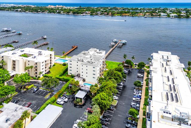 1206 S Lake Drive 203, Lantana, FL 33462