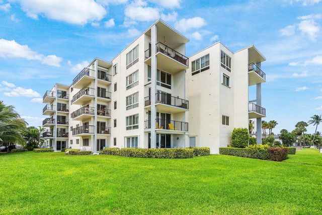 1206 S Lake Drive 203, Lantana, FL 33462