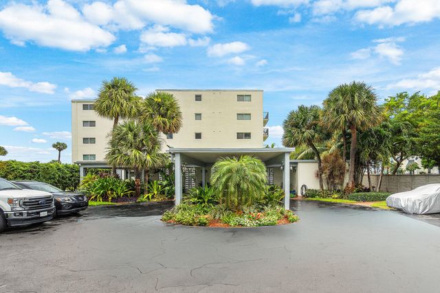 1206 S Lake Drive 203, Lantana, FL 33462