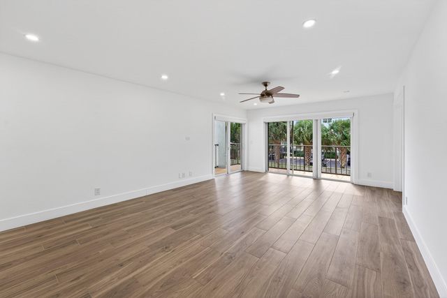 1206 S Lake Drive 203, Lantana, FL 33462