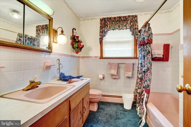 2484 FRIESIAN RD, York, PA 17406
