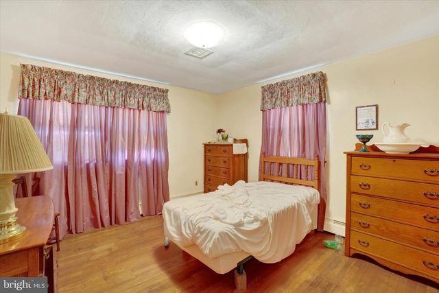 2484 FRIESIAN RD, York, PA 17406