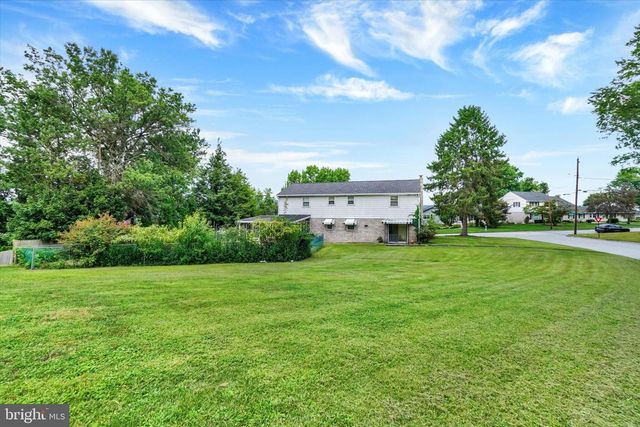 2484 FRIESIAN RD, York, PA 17406