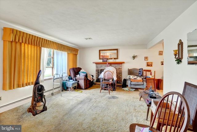 2484 FRIESIAN RD, York, PA 17406