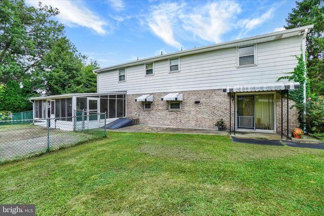 2484 FRIESIAN RD, York, PA 17406