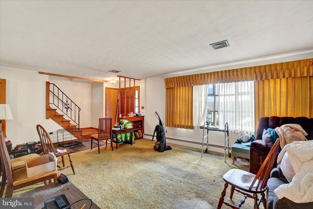 2484 FRIESIAN RD, York, PA 17406