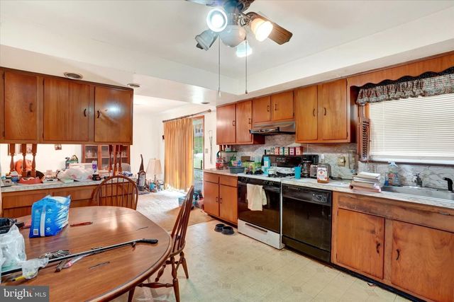2484 FRIESIAN RD, York, PA 17406