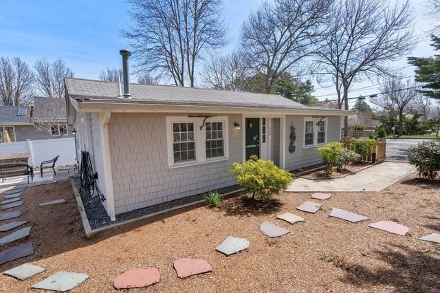 468 Mill St, Marion, MA 02738