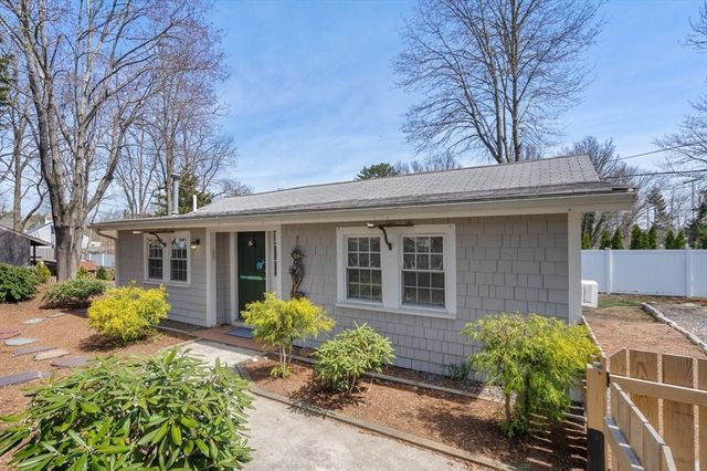468 Mill St, Marion, MA 02738