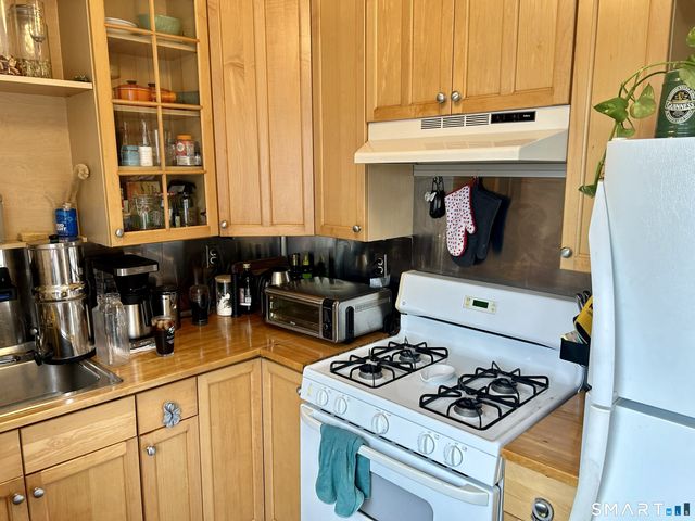 4 Van Zant Street B12, Norwalk, CT 06855