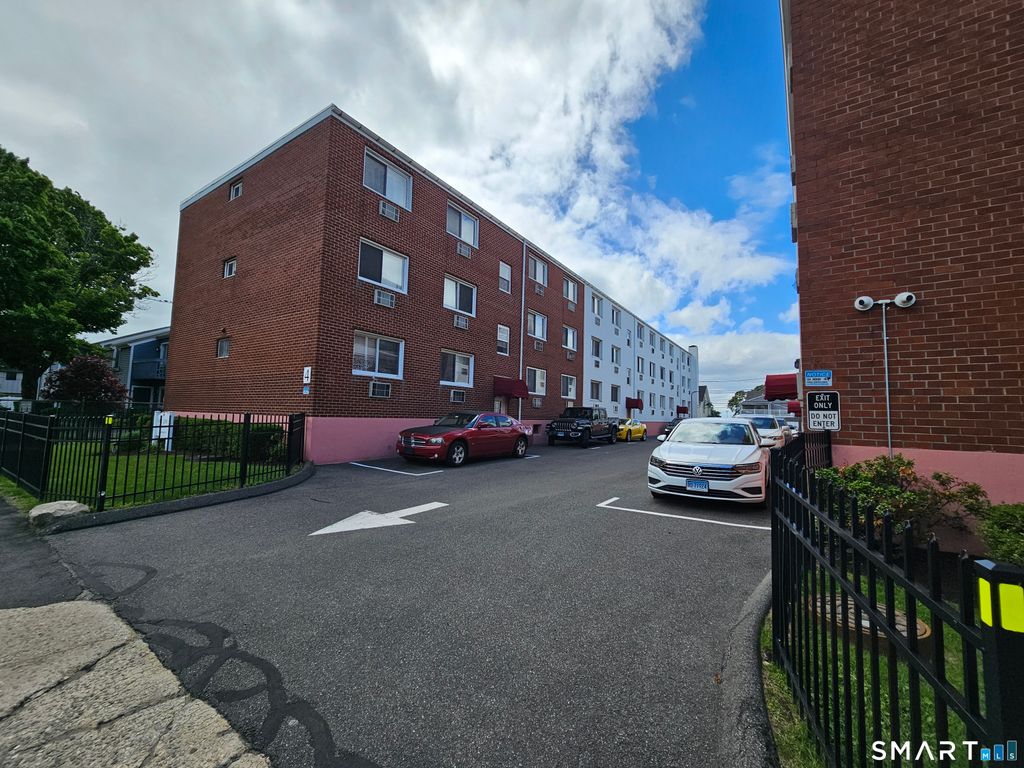 4 Van Zant Street B12, Norwalk, CT 06855