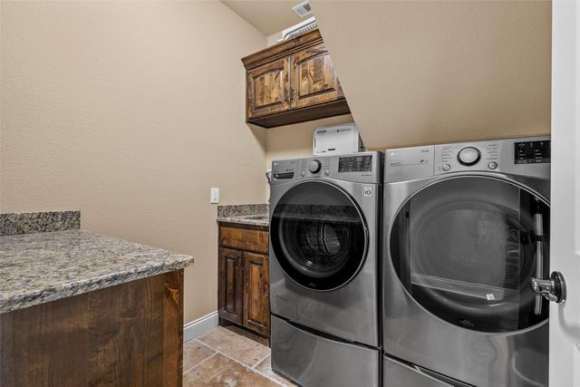 241 W Chapman Road, Hewitt, TX 76643
