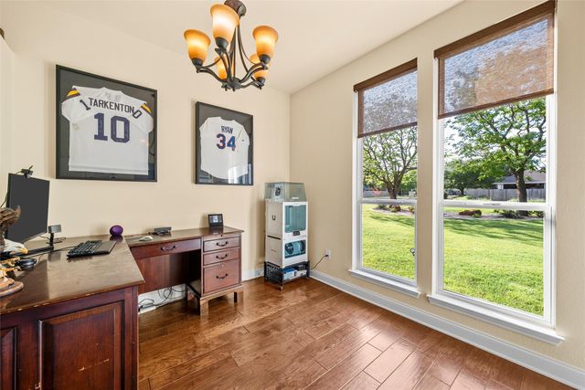 241 W Chapman Road, Hewitt, TX 76643