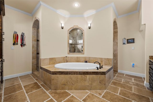 241 W Chapman Road, Hewitt, TX 76643