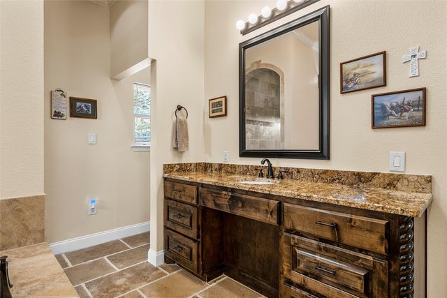 241 W Chapman Road, Hewitt, TX 76643