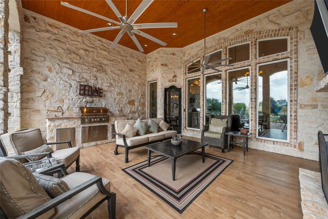 241 W Chapman Road, Hewitt, TX 76643