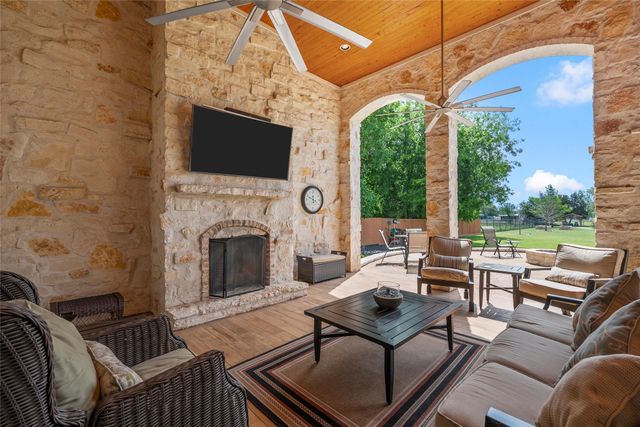 241 W Chapman Road, Hewitt, TX 76643