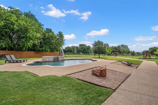 241 W Chapman Road, Hewitt, TX 76643