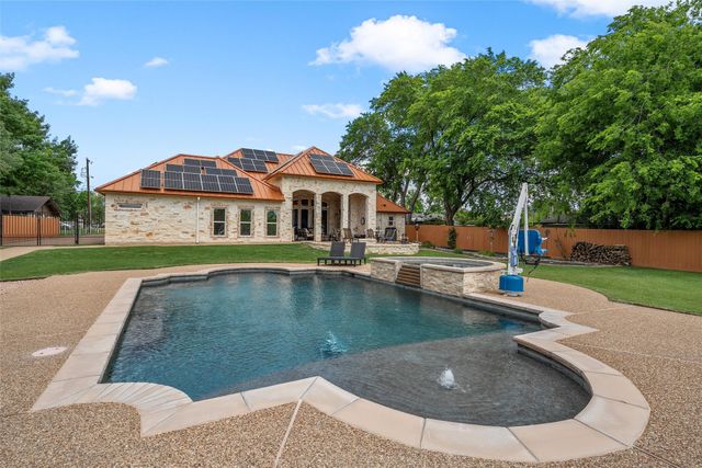 241 W Chapman Road, Hewitt, TX 76643
